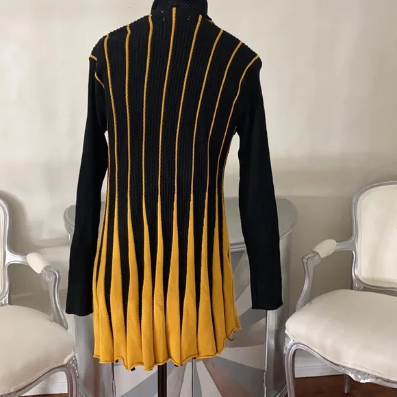 Sweater - Picture 4 of 5